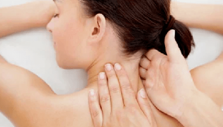 Traitement de l'ostéochondrose cervicale avec massage