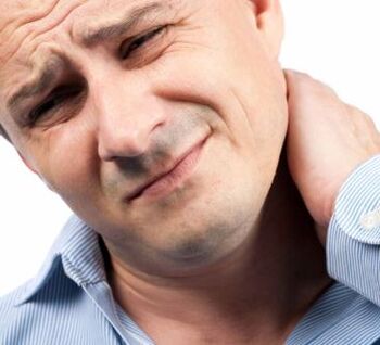 La douleur et la douleur au cou sont des symptômes de l'ostéochondrose de la colonne vertébrale